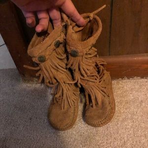 Kids Minnetonka fringe boots